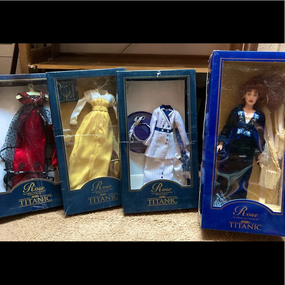 The Official Vinyl Portrait Titanic Doll “Rose” with 3 outfits and accessories